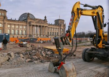 Bundestagsneubau in Berlin könnte über eine Milliarde Euro kosten 2 Baustelle vor Deutschem Bundestag (Archiv)