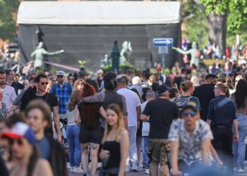 Menschen auf der Straße (Archiv)
