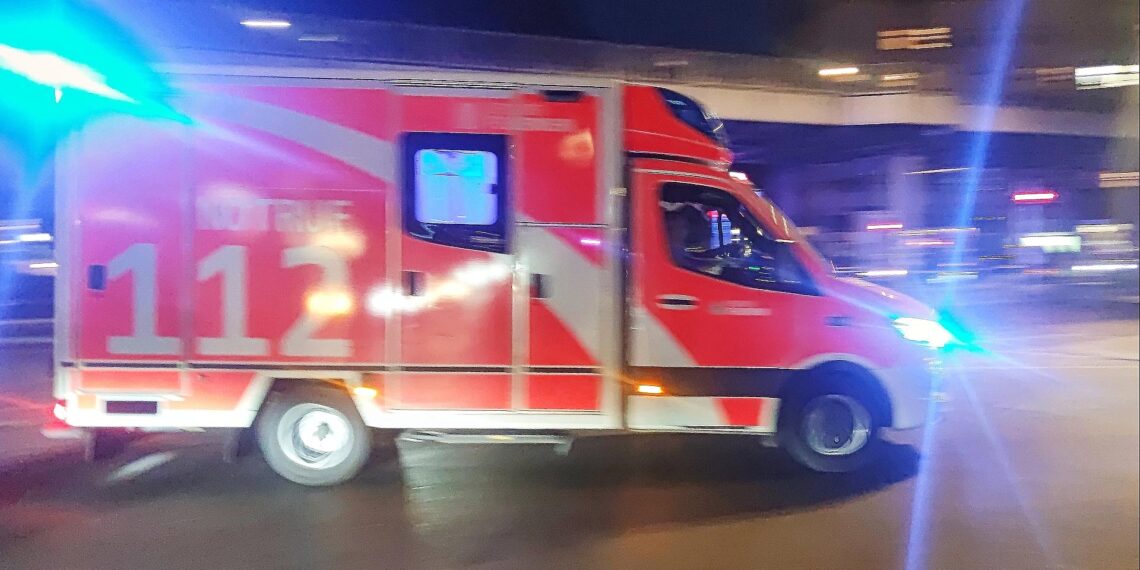 Zwei 18-Jährige sterben durch Silvester-Böller in Bielefeld 1 Rettungswagen (Archiv)