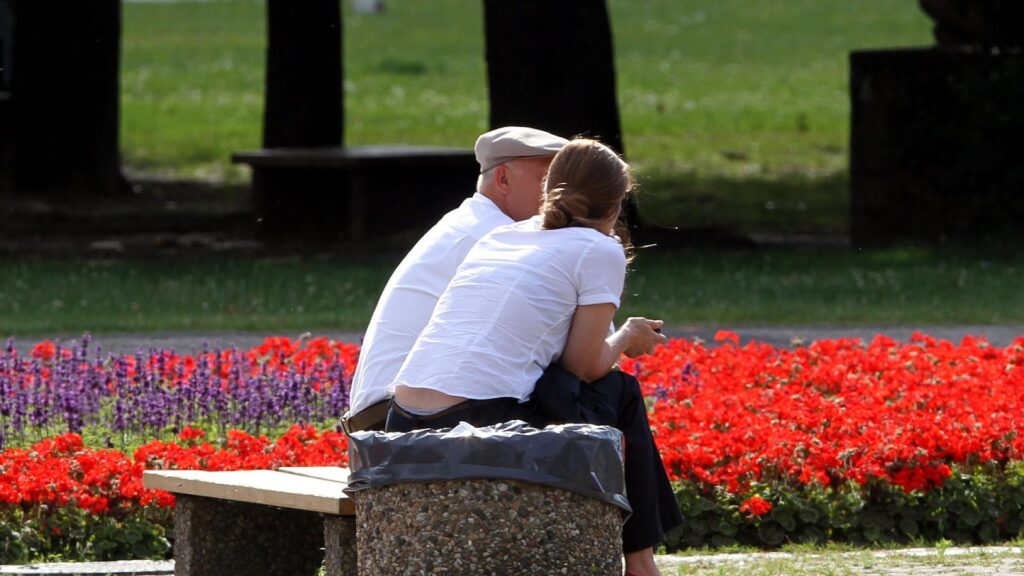 Alter Mann und junge Frau (Archiv)