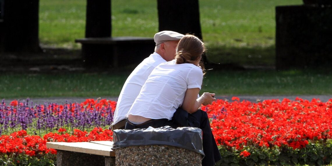 Alter Mann und junge Frau (Archiv)