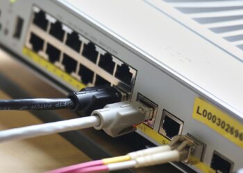 SPD fordert deutsches Engagement gegen Internetsperre in Iran 2 Netzwerk-Patchpanel (Archiv)