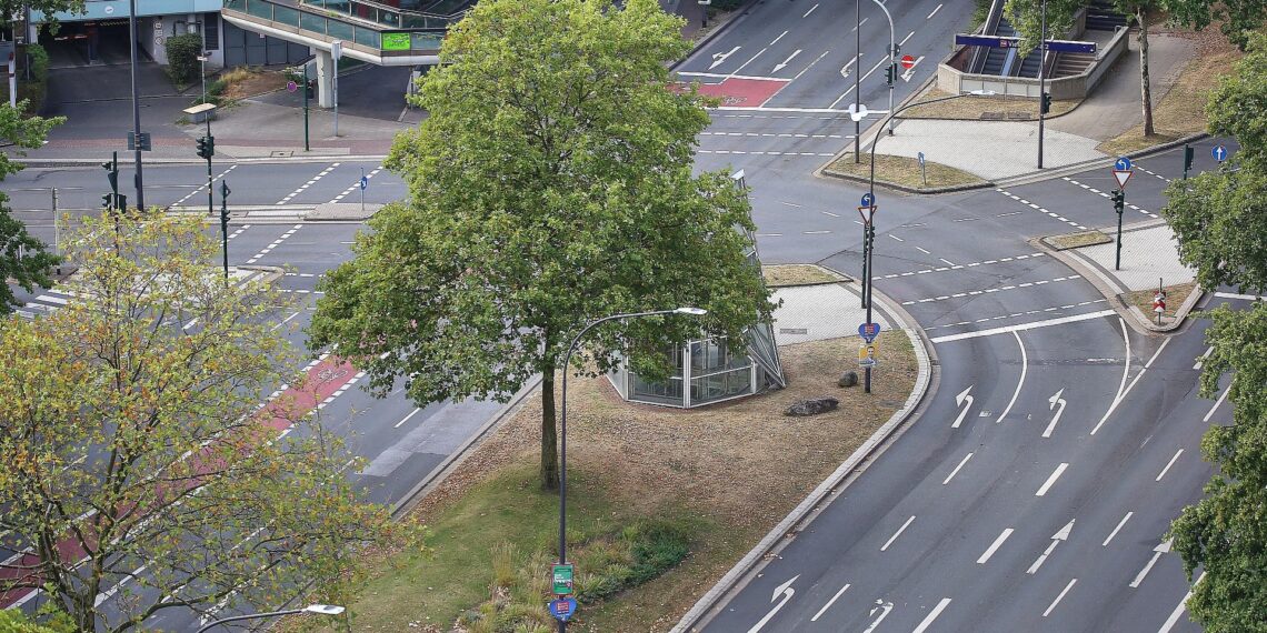 Siedlungs- und Verkehrsfläche wächst wieder etwas langsamer 1 Komplexe Straßenkreuzung (Archiv)