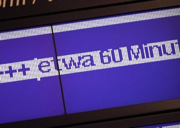 Pünktlichkeit der Bahn auf neuen Tiefstand gefallen 3 Verspätungs-Anzeige bei der Bahn (Archiv)