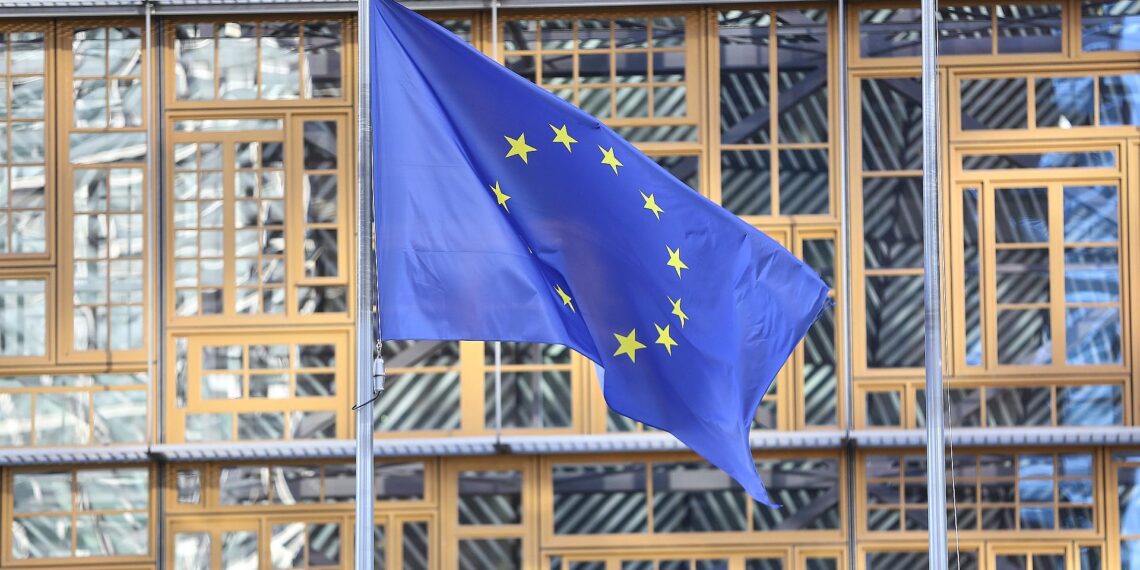 Klingbeil plant "Europa der zwei Geschwindigkeiten" 1 EU-Fahnen (Archiv)