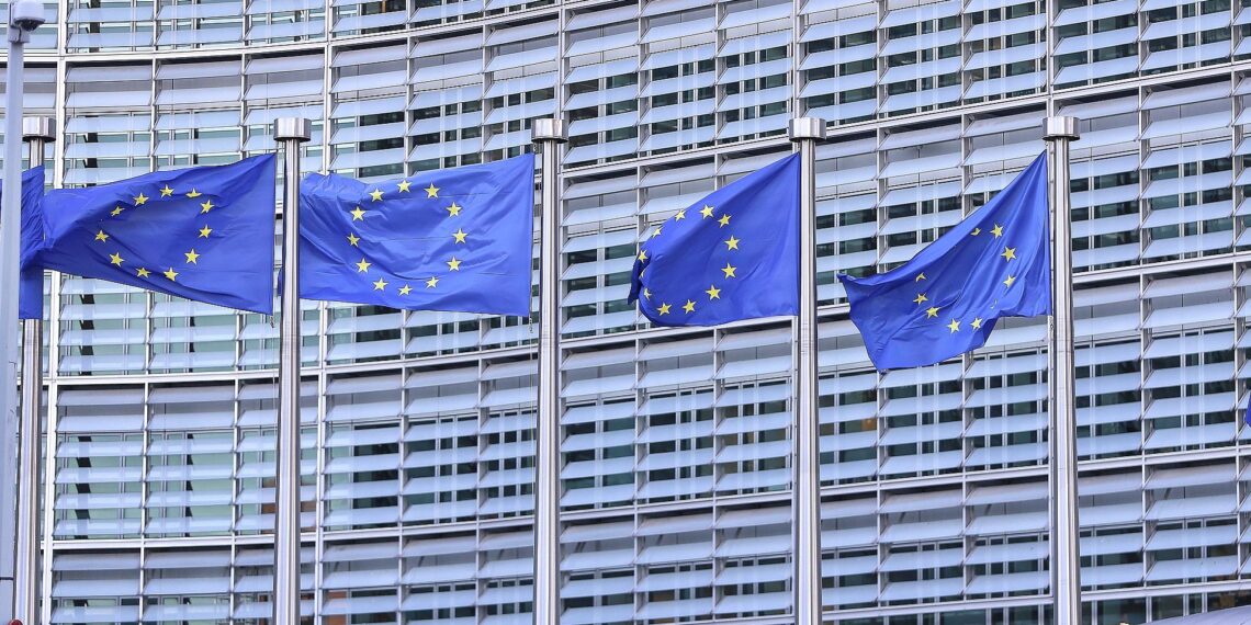 Führende EU-Politiker fordern Terrorlistung der Revolutionsgarde 1 EU-Fahnen (Archiv)