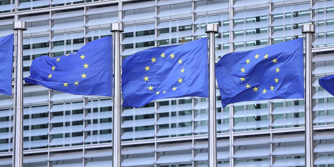 EU-Asylbehörde registriert mehr Flüchtlinge aus Venezuela 1 EU-Fahnen (Archiv)