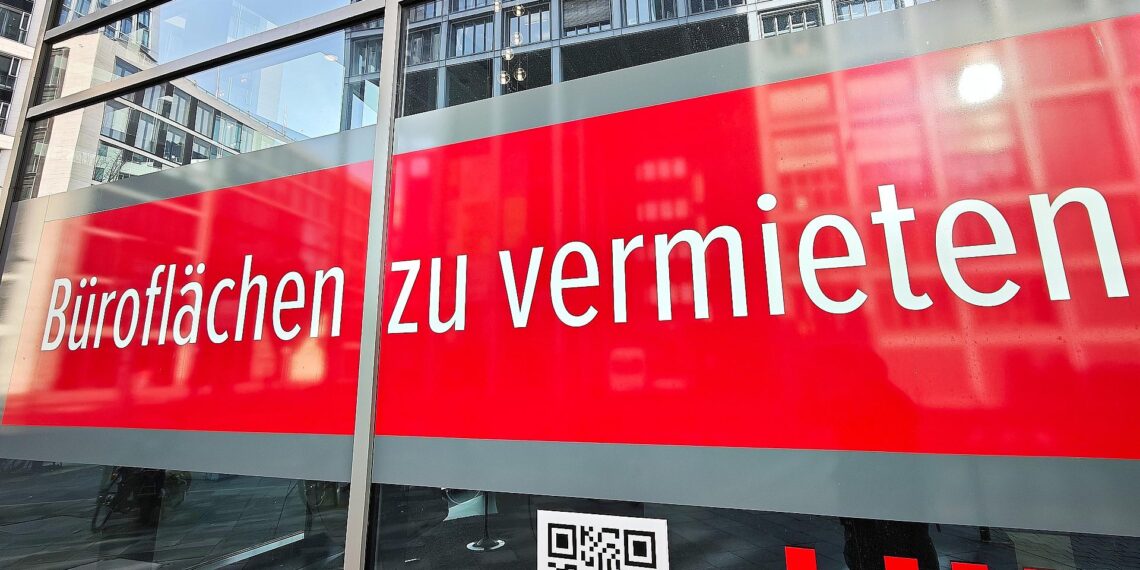 Umfrage: Unternehmen rechnen mit Rückgang von Bürofläche durch KI 1 Büroflächen zu vermieten (Archiv)