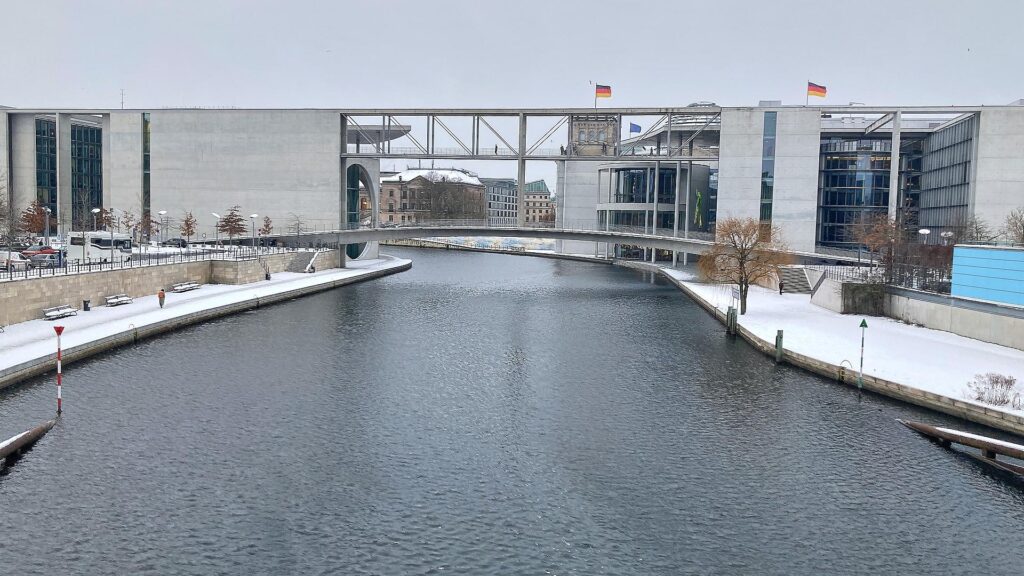 Blick auf die Spree zwischen dem Marie-Elisabeth-Lüders-Haus und dem Paul-Löbe-Haus (Archiv)
