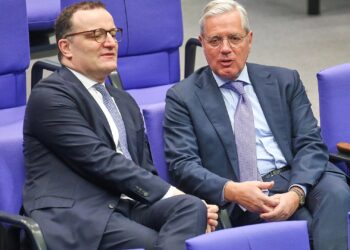 Spahn und Röttgen: Zeit der Illusionen ist vorbei 3 Jens Spahn und Norbert Röttgen (Archiv)
