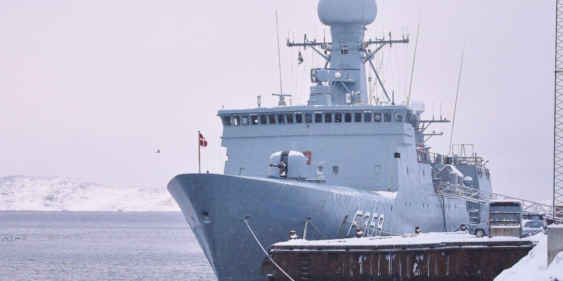 Rutte sieht sich öffnende Seewege im gesamten Hohen Norden 1 Dänisches Kriegsschiff in Grönland (Archiv)