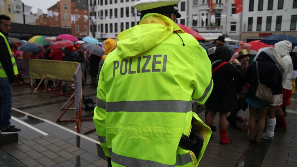Polizei im Karneval (Archiv)