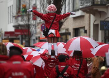 Tanzmariechen im Straßenkarneval (Archiv)