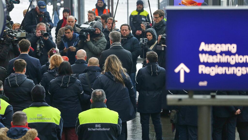 Schweigeminute nach Tod von Zugbegleiter (Archiv)