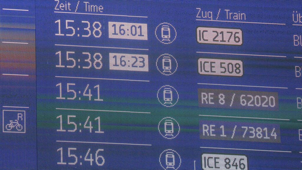 Anzeigetafel bei der Deutschen Bahn (Archiv)