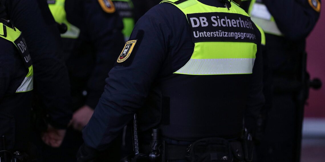 Deutsche Bahn will Mitarbeiter mit Bodycams ausstatten 1 DB Sicherheit (Archiv)