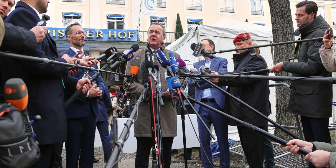 Pistorius übergibt ersten Drohne aus neuer Produktion an Selenskyj 1 Boris Pistorius am 13.02.2026