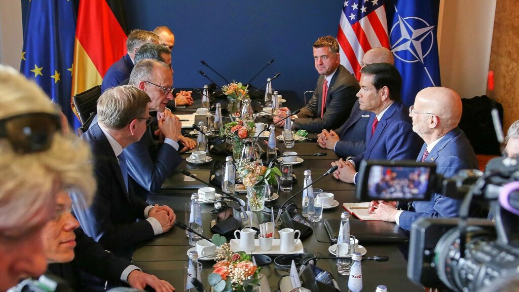 US-Außenminister hat Lob für Deutschland 9 Treffen zwischen deutscher und US-Delegation mit Merz und Rubio am 13.02.2026
