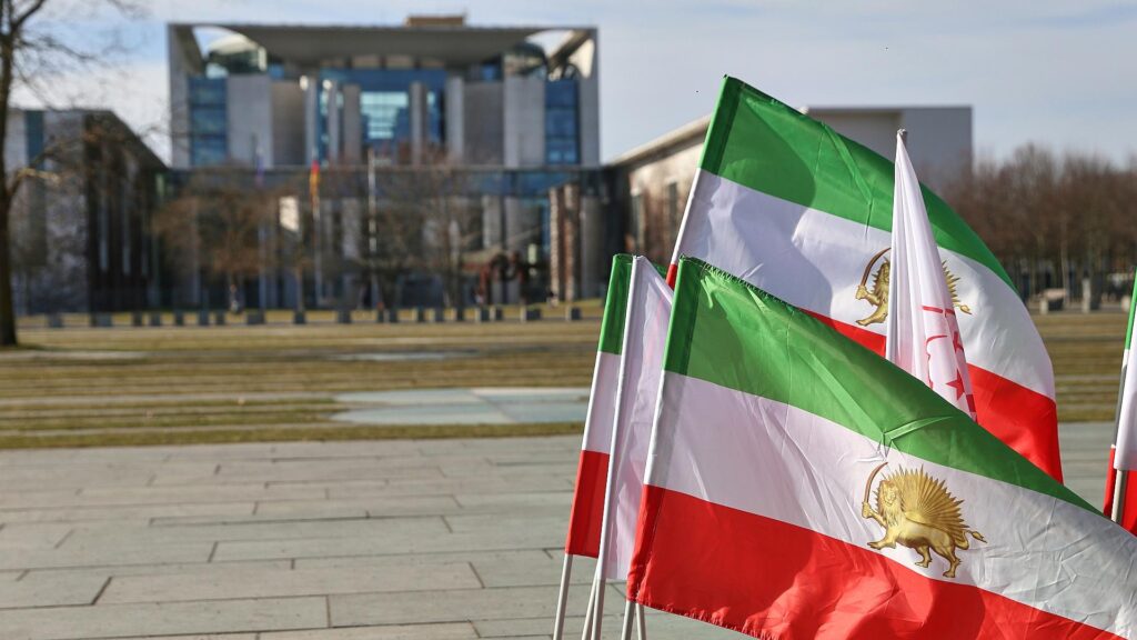 E3-Staats- und Regierungschefs fordern Iran zu Verhandlungen auf 4 Mahnwache gegen Hinrichtungen im Iran am 26.02.2026