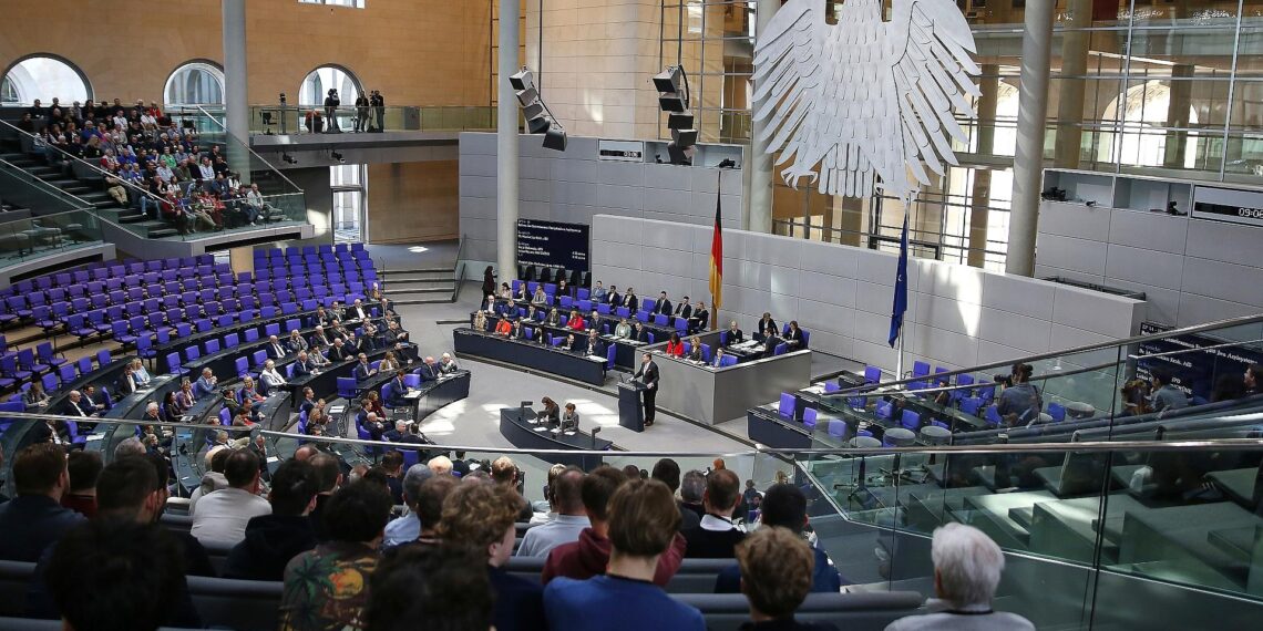 Diäten der Bundestagsabgeordneten steigen deutlich 1 Bundestagssitzung am 27.02.2026