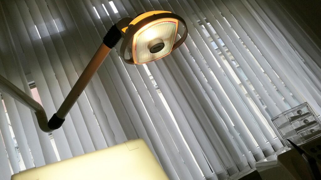 Blick vom Zahnarzt-Patientenstuhl (Archiv)