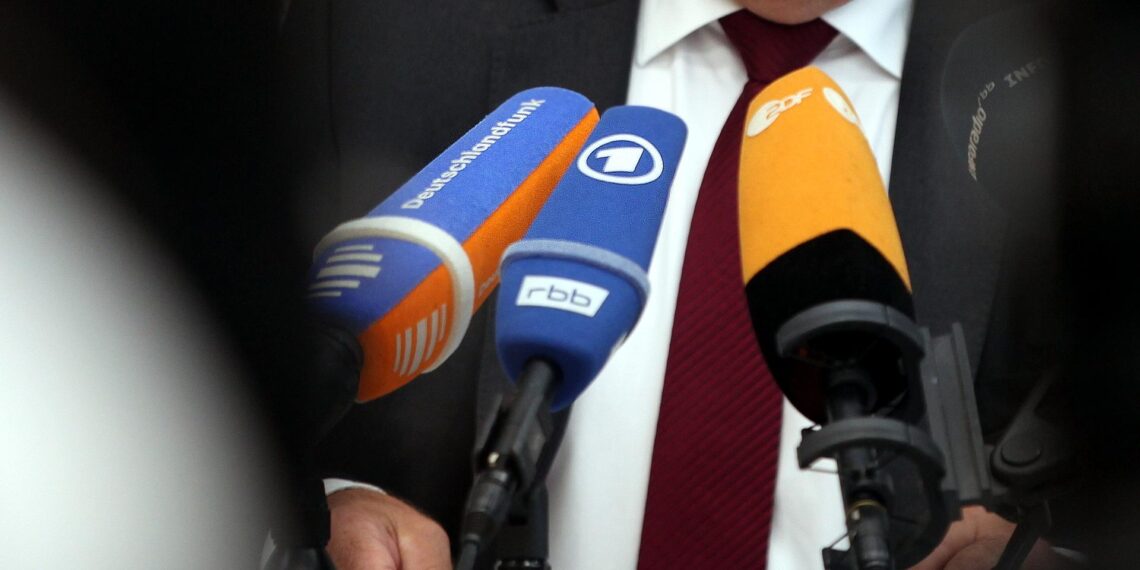 Mikrophone der Öffentlich-Rechtlichen (Archiv)