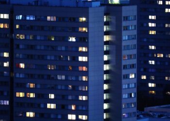 Wohnungen bei Anbruch der Dunkelheit (Archiv)