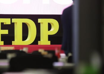 Nach Triell-Urteil: Streit zwischen FDP und SWR eskaliert 2 FDP-Logo auf Parteitag (Archiv)