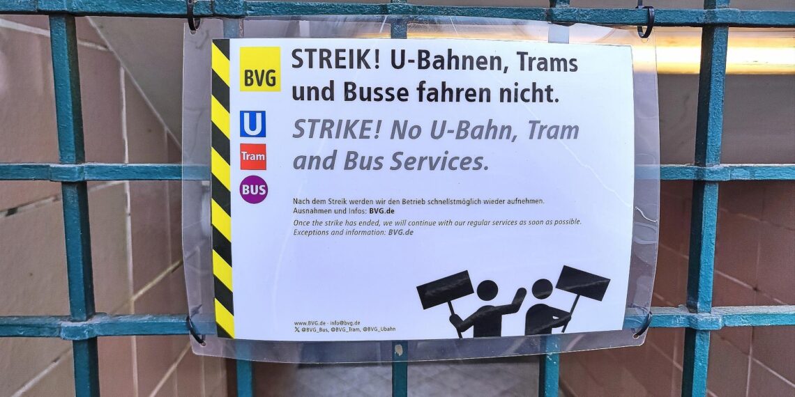 CDU-Politiker kritisiert Streik an Bundesliga-Spieltagen 1 Streik bei den Berliner Verkehrsbetrieben (Archiv)