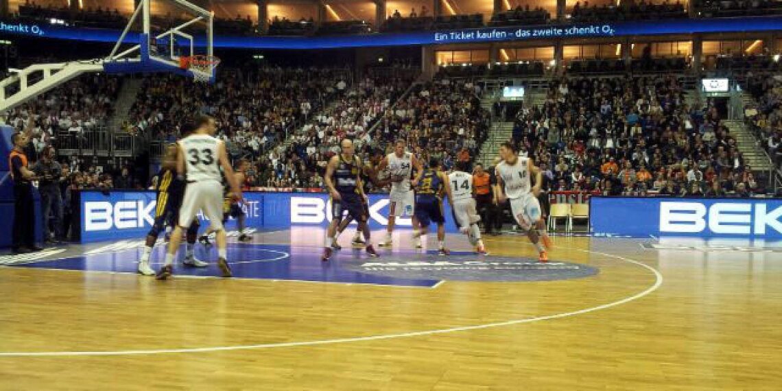 Howard Carpendales Tipp für Nachwuchsmusiker: "Lernt Basketball" 1 Basketball-Spiel (Archiv)