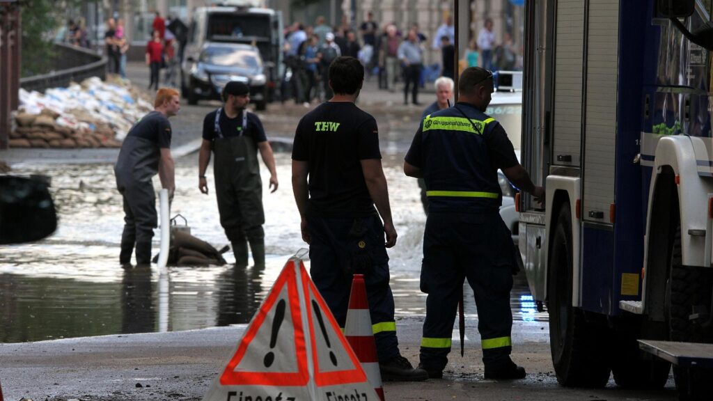 THW-Einsatzkräfte beim Hochwasser (Archiv)