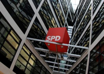 SPD-Logo im Willy-Brandt-Haus (Archiv)