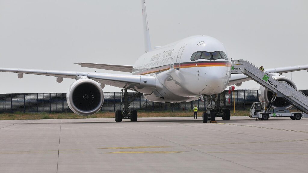 Merz reist nächste Woche nach China - Fokus auf Wettbewerbsthemen 9 Flugzeug der Flugbereitschaft (Archiv)