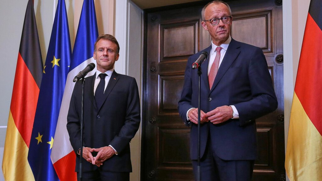 Emmanuel Macron und Friedrich Merz (Archiv)