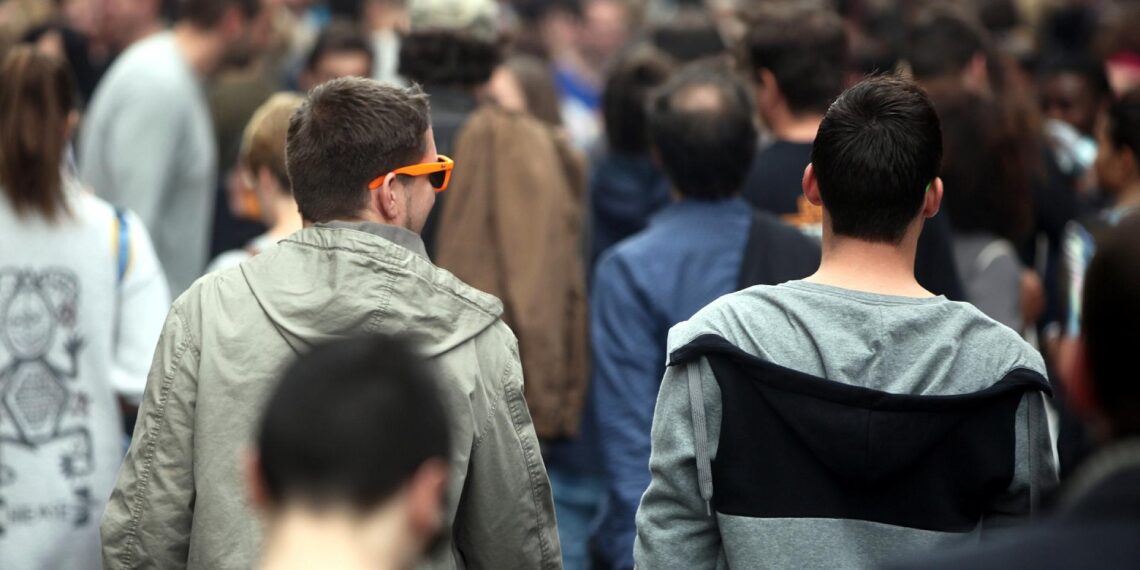 Streeck will breites Maßnahmenpaket bei Social Media 1 Jugendliche (Archiv)