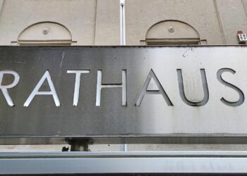 Kommunen machen Vorschläge für Bürokratieabbau 2 Rathaus (Archiv)