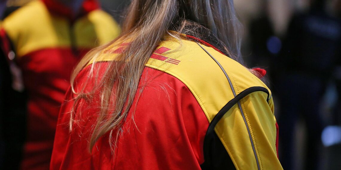 DHL-Mitarbeiter (Archiv)