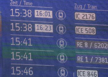 Bahn zahlte 2025 etwa 156 Millionen Euro an Entschädigungen 3 Anzeigetafel bei der Deutschen Bahn (Archiv)