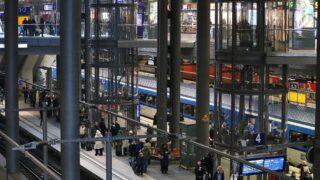 Viele Urlauber nehmen Ostern den Zug statt des Autos