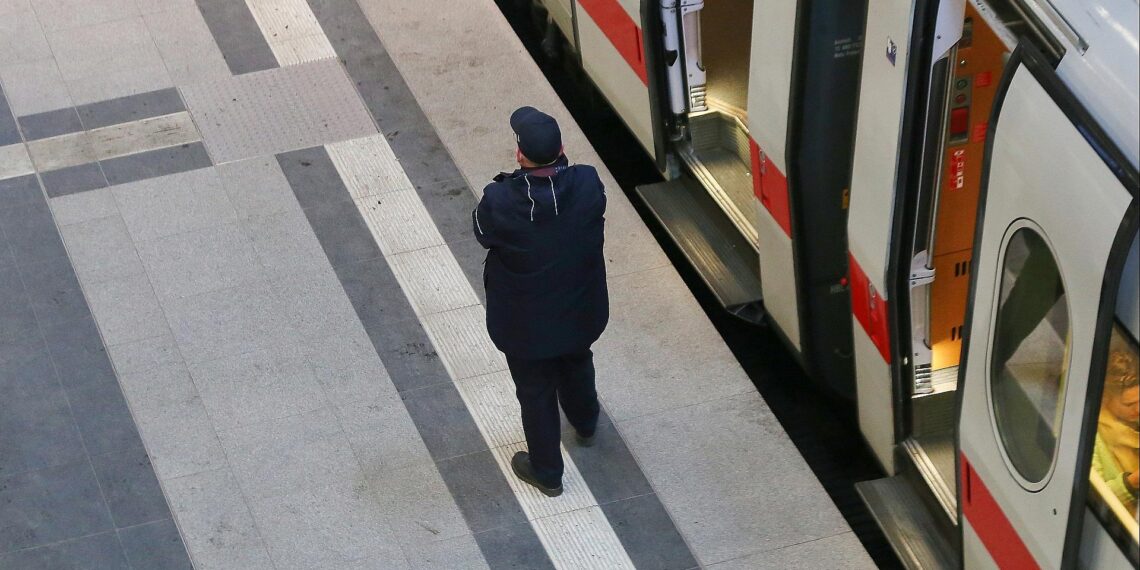 Schaffner bei der Deutschen Bahn (Archiv)