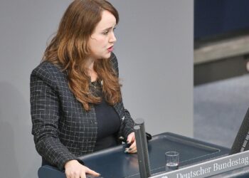 Lang fordert Merz zu Stellungnahme im Fall Fernandes auf 2 Ricarda Lang (Archiv)