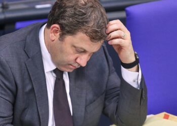 Klingbeil: "Beobachten Risiken für die Märkte genau" 2 Lars Klingbeil am 26.02.2026