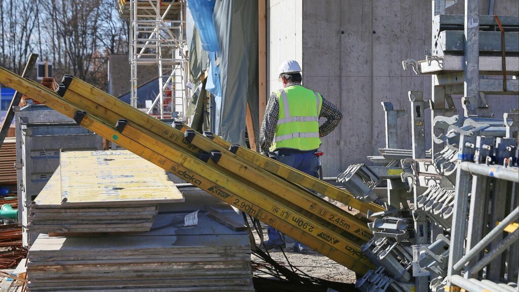 Bauarbeiter auf Baustelle (Archiv)