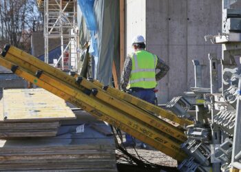 Bauarbeiter auf Baustelle (Archiv)