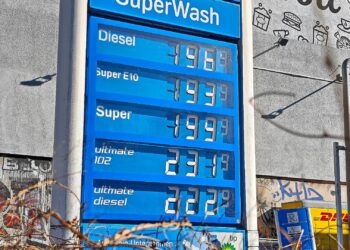 Kartellamt sind Benzinpreissprünge schon vor Iran-Krieg 2 Aral-Tankstelle am 03.03.2026