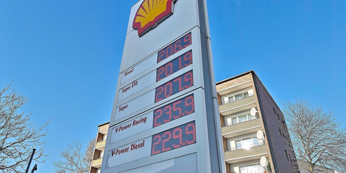 Spritpreise: Bovenschulte fordert Strafsteuer für Mineralölkonzerne 1 Shell-Tankstelle am 04.03.2026