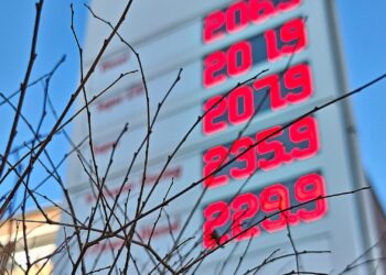 Neuer Wirtschaftsweiser erwägt Spritpreisobergrenzen 2 Tankstelle am 04.03.2026