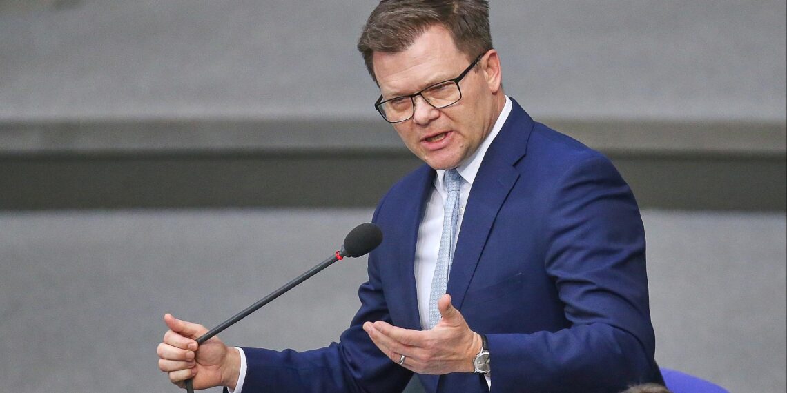 Umweltminister drängt auf Unabhängigkeit von fossilen Energien 1 Carsten Schneider am 04.03.2026