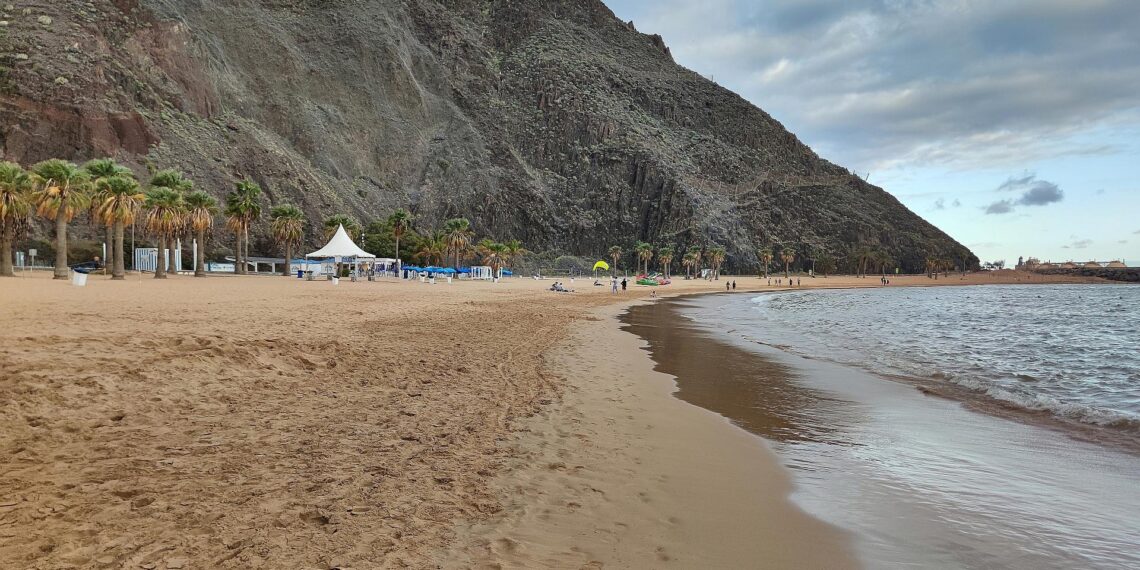 Weißer Sandstrand auf Teneriffa (Archiv)