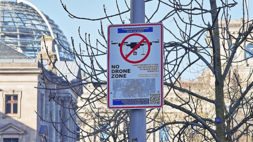 Drohnen-Verbots-Schild am Bundestag